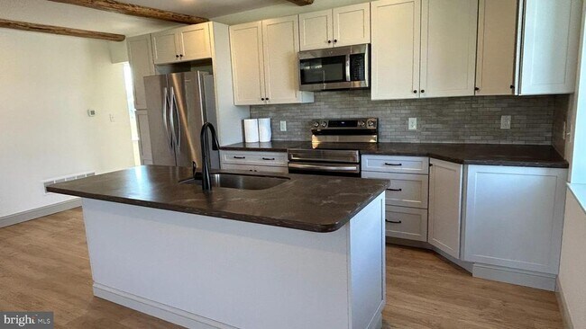 Building Photo - 165 Ammon Rd