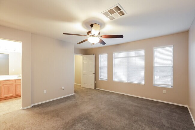 Building Photo - 7005 S 40th Ln