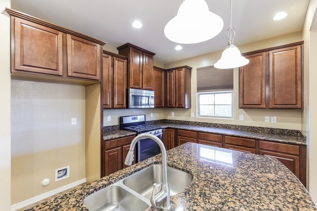 Building Photo - Beautiful! 3 Bed 2 Bath in Verrado w/Commu...