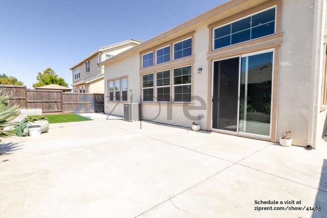 Building Photo - 776 Open Range Ave