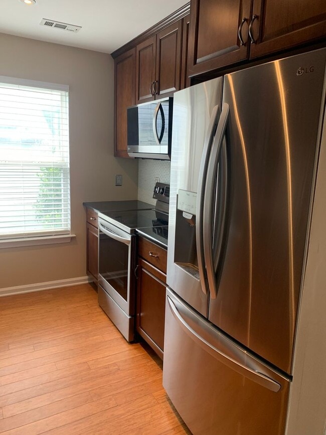 Building Photo - 3-Story Townhome in Historic Fourth Ward – Uptown Living