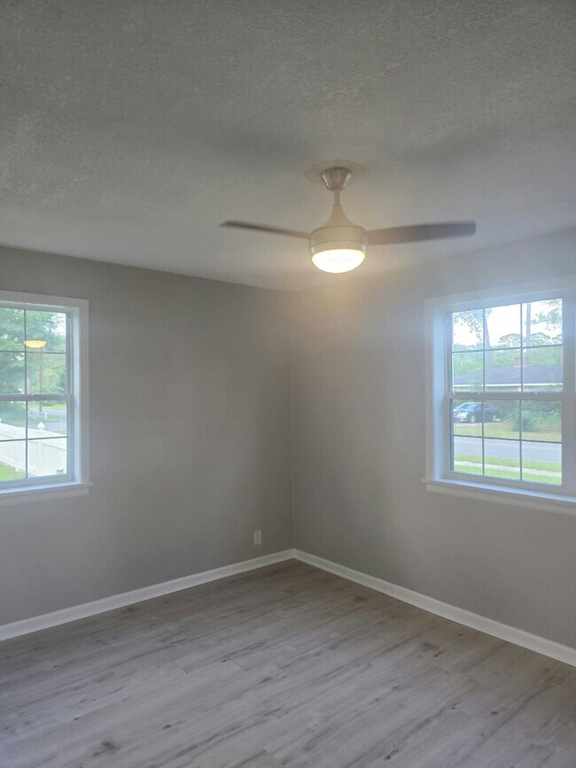 Building Photo - 724 S 4th St