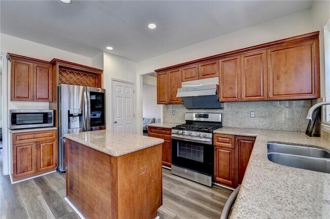 Building Photo - 435 Leasingham Way