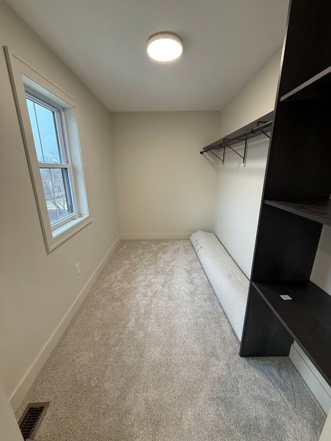 Building Photo - 6711-6715 New Town Ave.