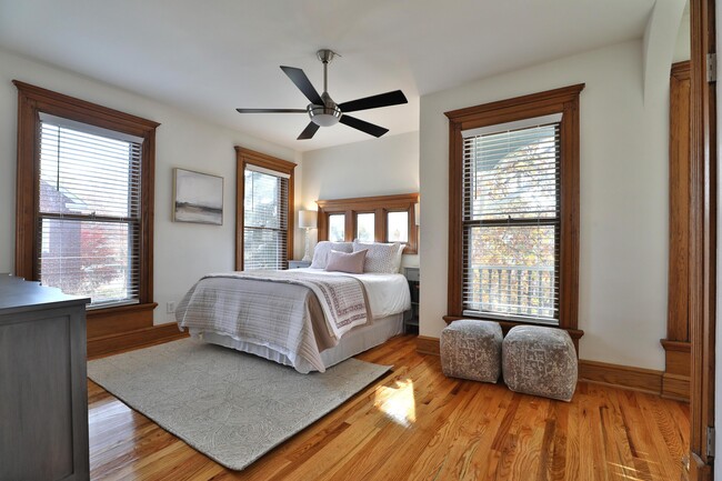 Building Photo - 398 W 5th Ave