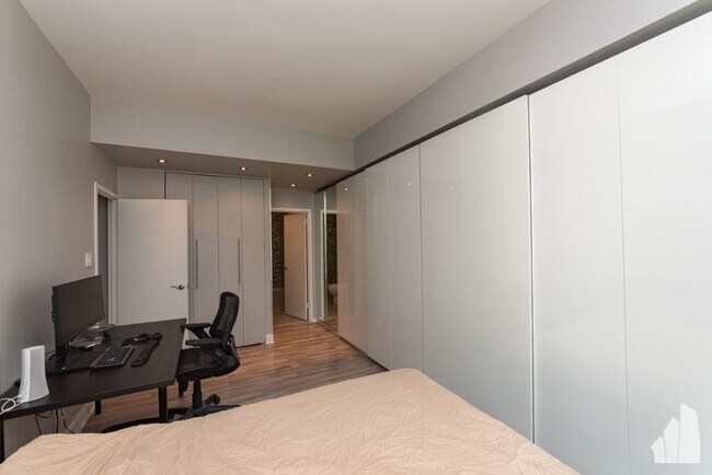 Building Photo - 211 E Ohio St