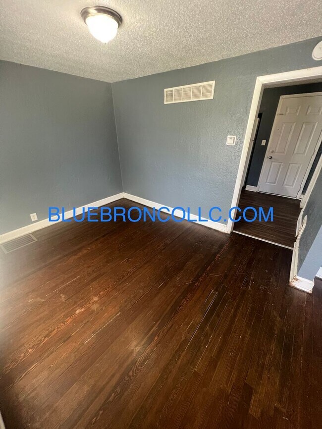Building Photo - Cozy 1 bedroom house with a lot to offer