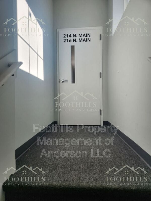 Building Photo - 210-216 N Main St