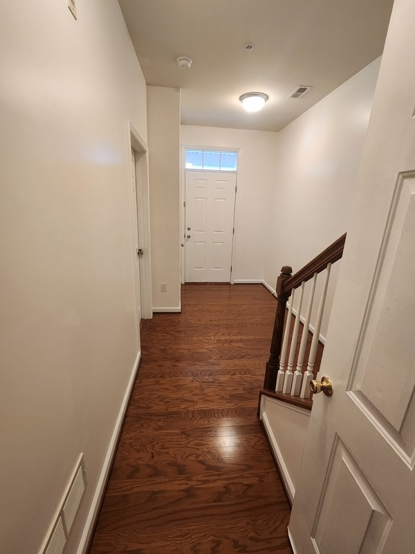 Building Photo - 1233 Parish Ave