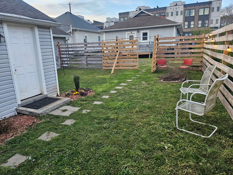 Building Photo - 114 Lucile St