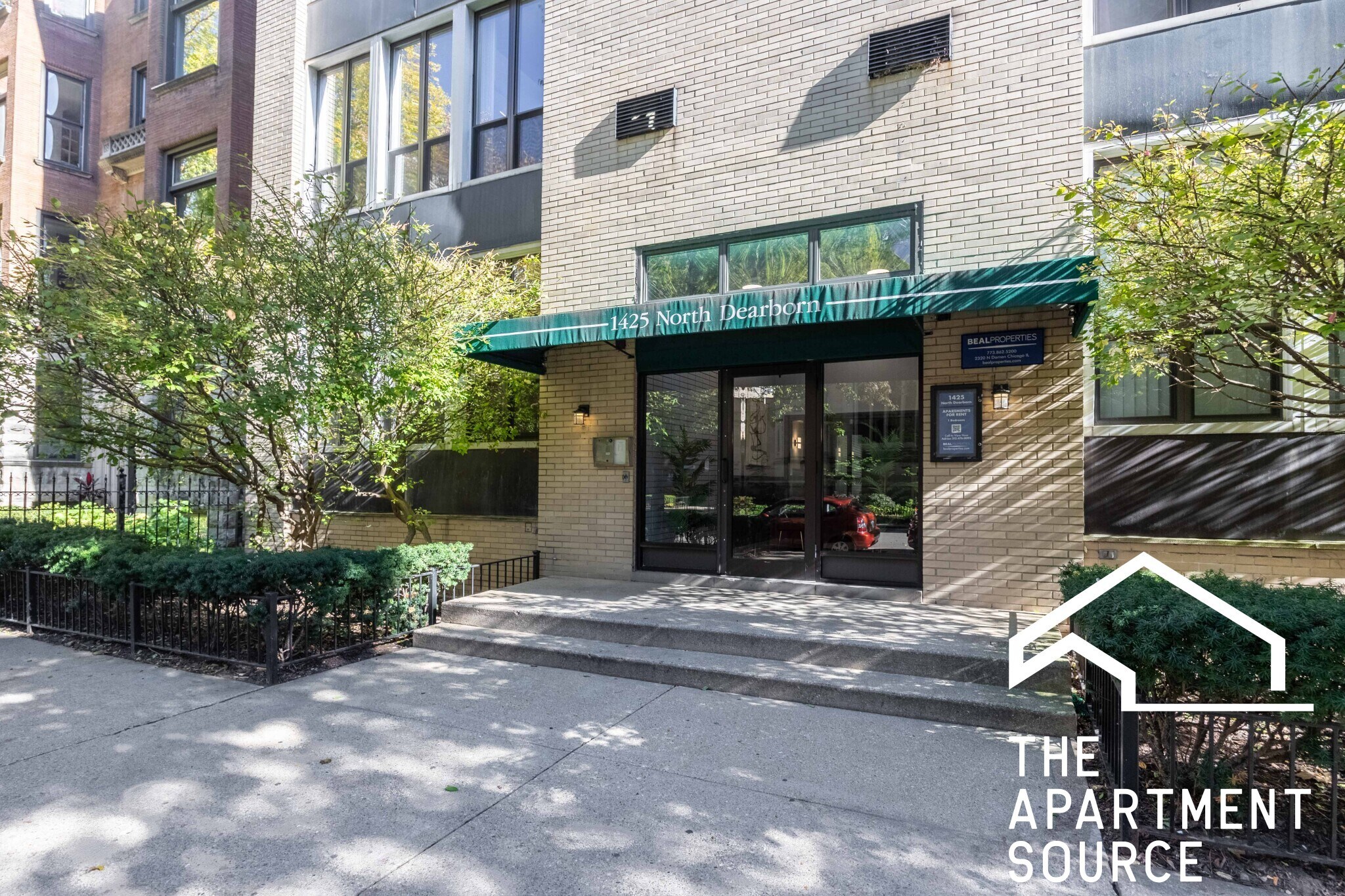 Building Photo - 1427 N Dearborn St