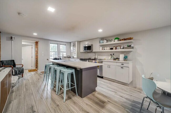 Building Photo - 266 3rd St
