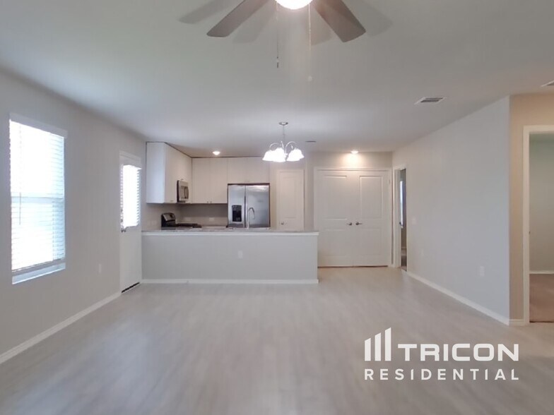 Building Photo - 5603 Apricot Mist