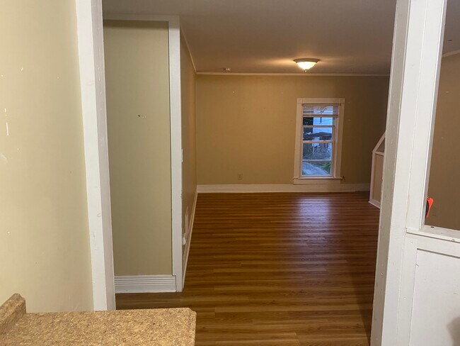 Building Photo - 47 Fairview St