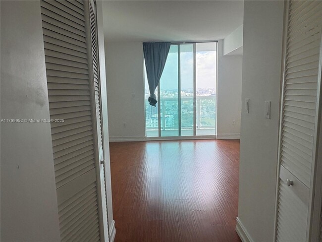 Building Photo - 1800 N Bayshore Dr