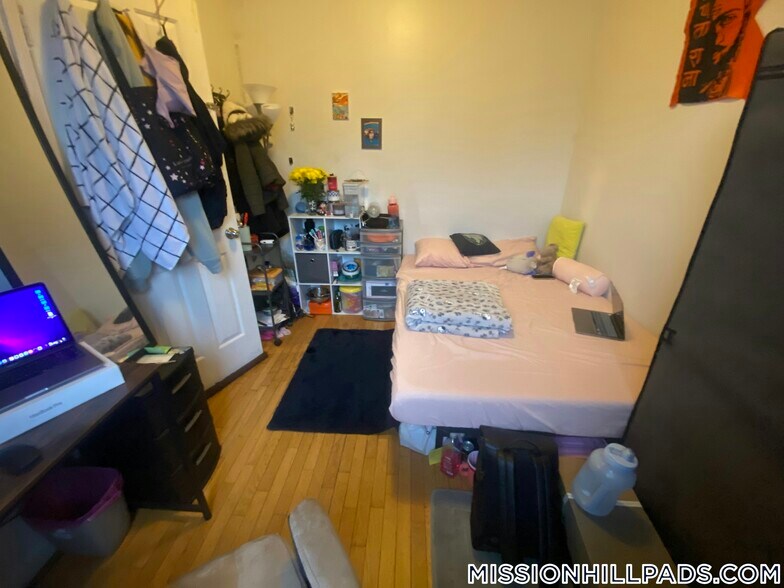 Building Photo - 1460 Tremont St