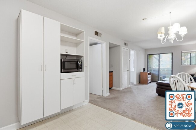 Building Photo - Fully Furnished 2BR Condo in Hilton Head’s North End – $400 Off First Month’s Rent!