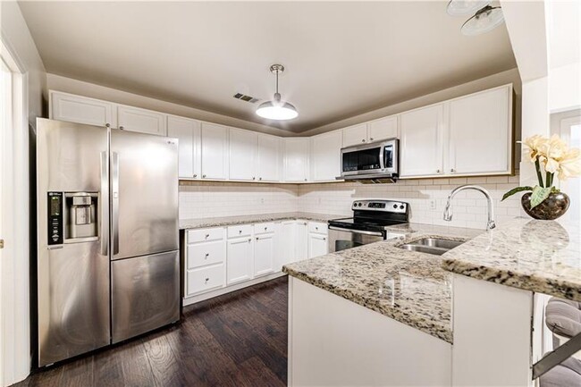 Building Photo - 5527 Bridge Pointe Dr