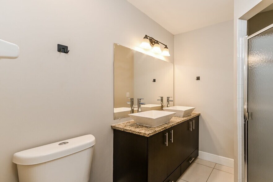 Building Photo - 845 SW 37th Ln