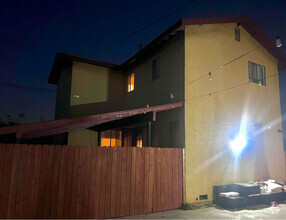 Building Photo - 3241 1/2 Garnet St