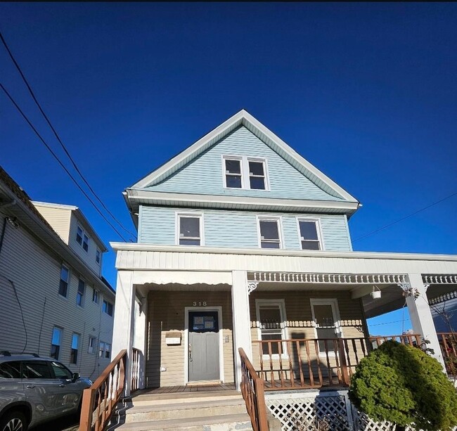 Primary Photo - 318 75th St