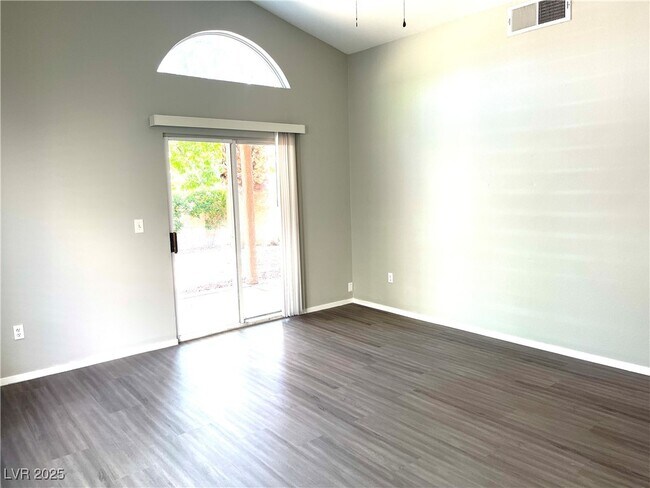 Building Photo - 564 Pomerol Ave
