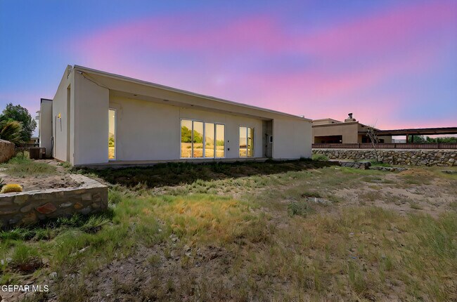 Building Photo - 5708 Valley Laurel St