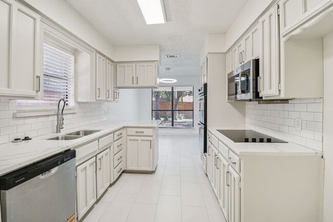 Building Photo - 5507 Silver Bow Trail