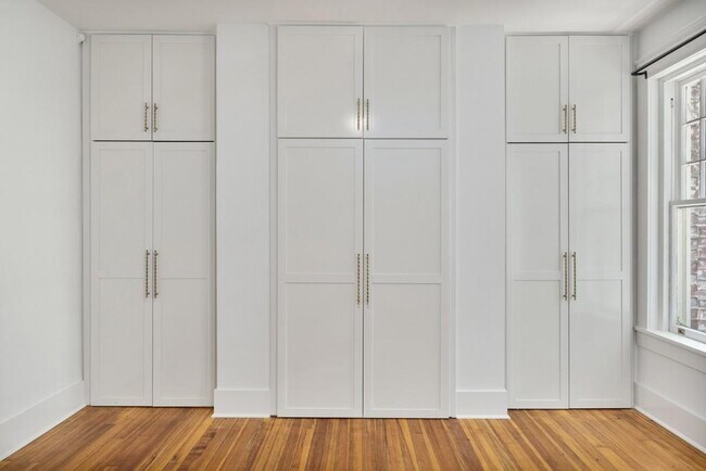 Building Photo - 116 Lafayette Dr NE