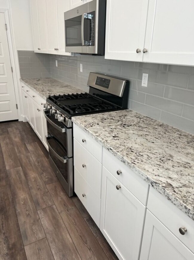 Building Photo - Newer Solar Home Walking Distance to Campus Oaks Shopping Center