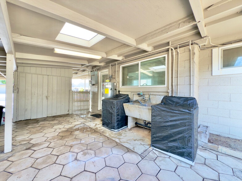 Building Photo - 385 Kahoolawe St