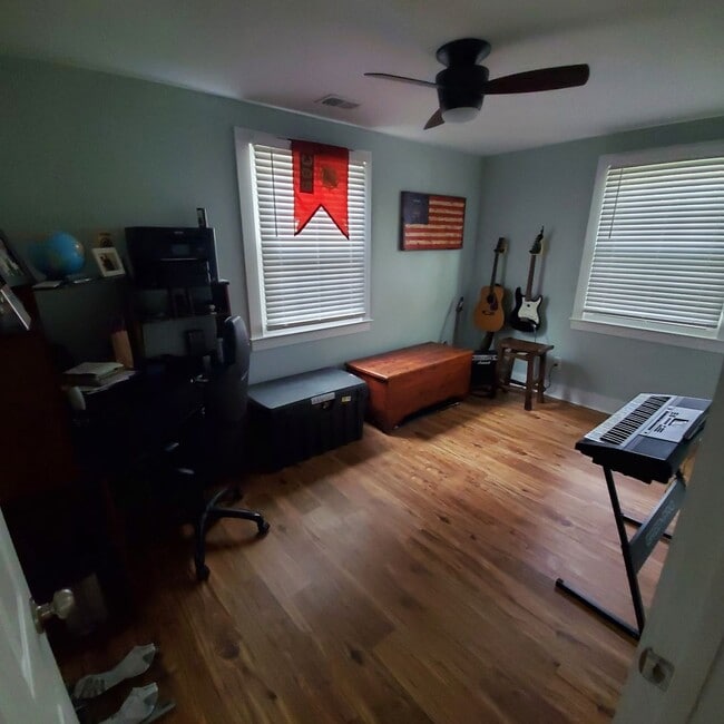 Building Photo - 2 Bedroom 1.5 Bath House in Park Circle No...