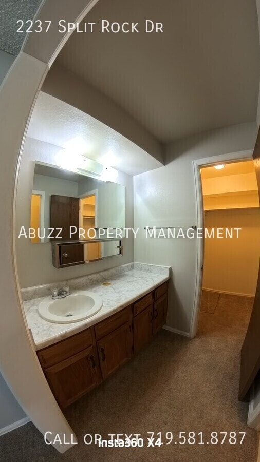 Building Photo - 2237 Split Rock Dr