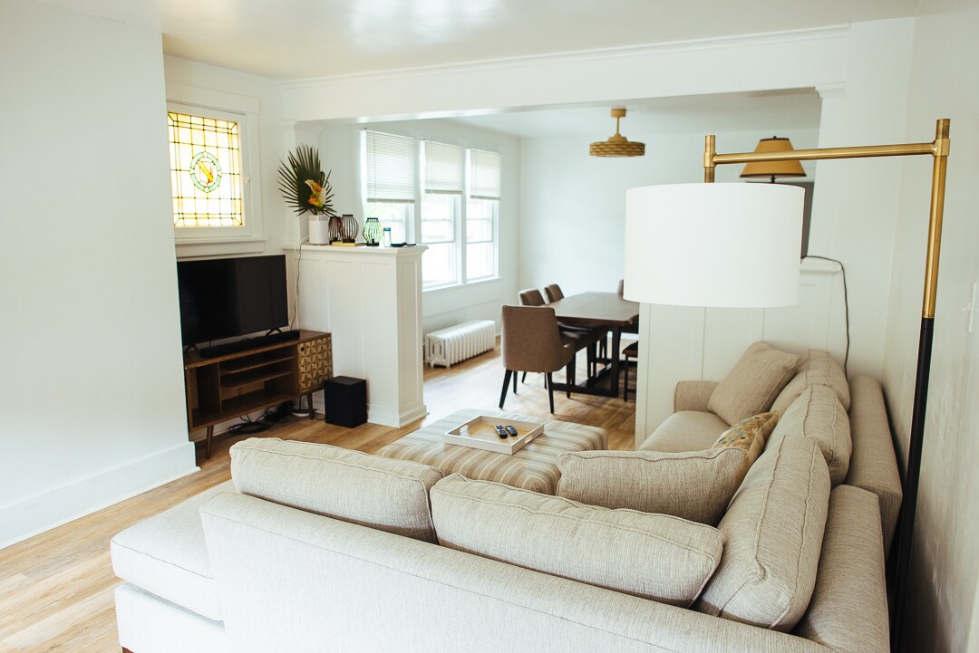 Furnished living & dining room - 1170 Jancey St