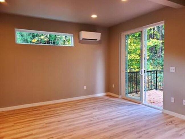 Building Photo - 3 Bedroom 2.5 Bath in Tumwater
