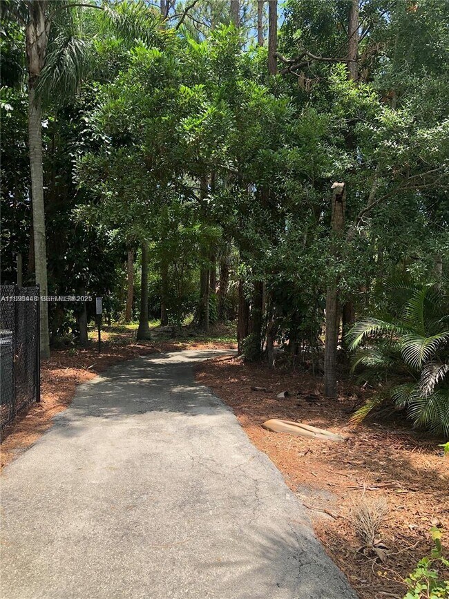 Building Photo - 5800 Coach House Cir