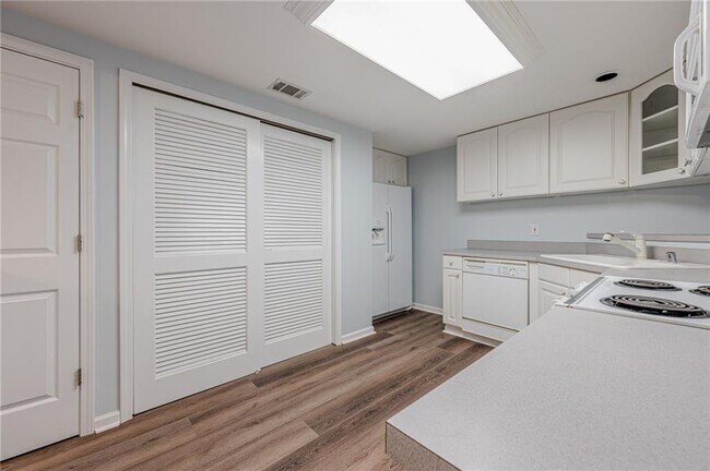 Building Photo - 461 Braidwood Walk NW