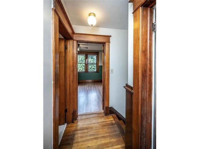 Building Photo - August 1st 2026- Large 5 Bedroom Single Fa...