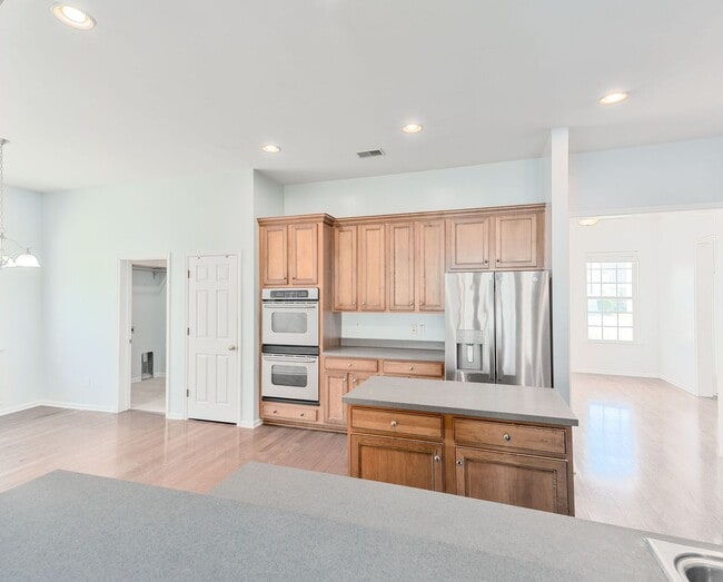Building Photo - Elegant Two-Story Home in Tanner Plantation!
