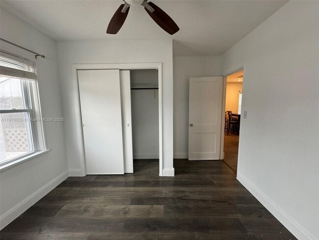 Building Photo - 2309 Van Buren St