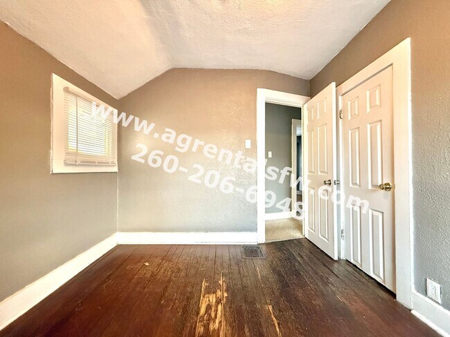 Building Photo - 3 Bedroom House