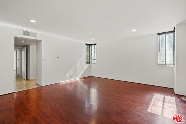 Building Photo - 1900 Vine St