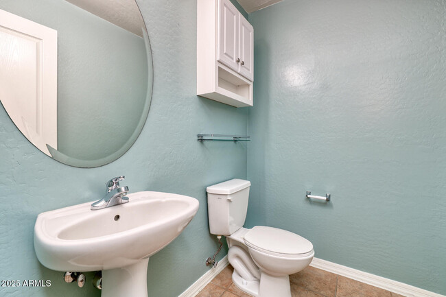 Building Photo - 1404 W Weatherby Way
