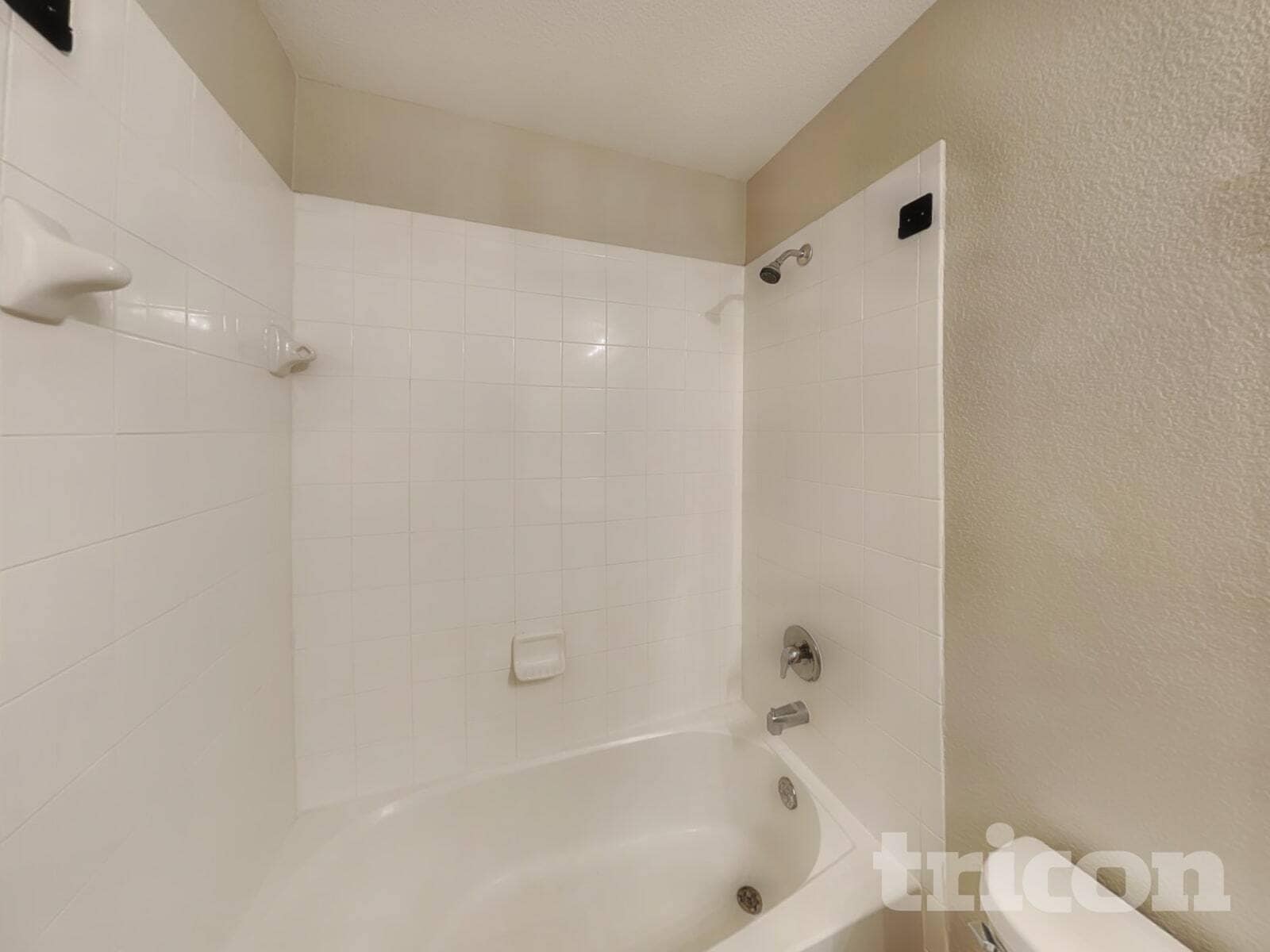 Building Photo - 3025 Iris Dr