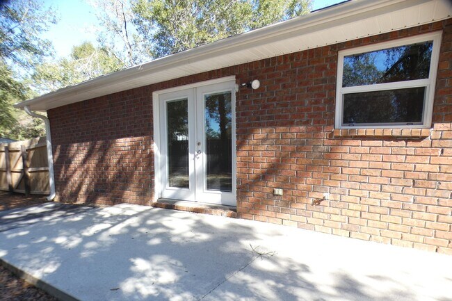 Building Photo - 4-Bedroom Home On Cul-De-Sac