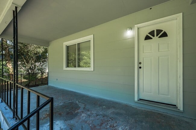 Building Photo - Exciting Opportunity! Charming 3 Bedroom Home in a Prime Location!