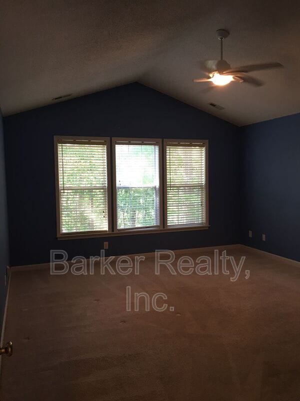 Building Photo - 2312 Colony Woods Dr