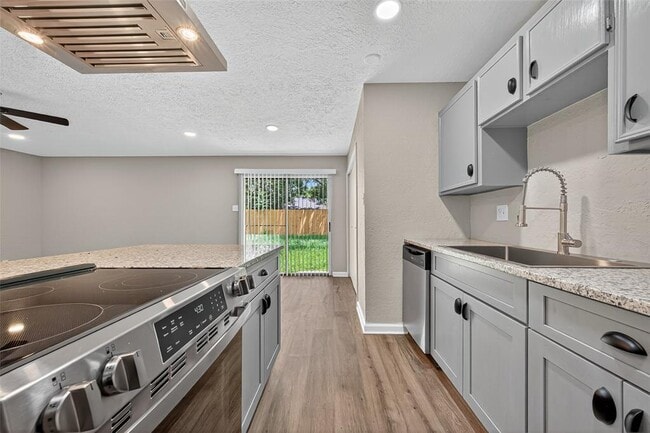 Building Photo - 17518 Autumn Hills Dr
