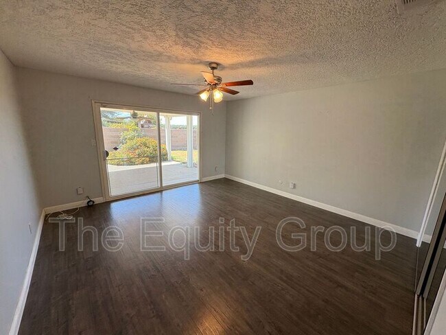 Building Photo - 473 W Deodar Ln