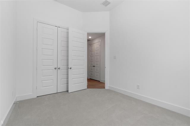 Building Photo - 4005 Crossroads Ct